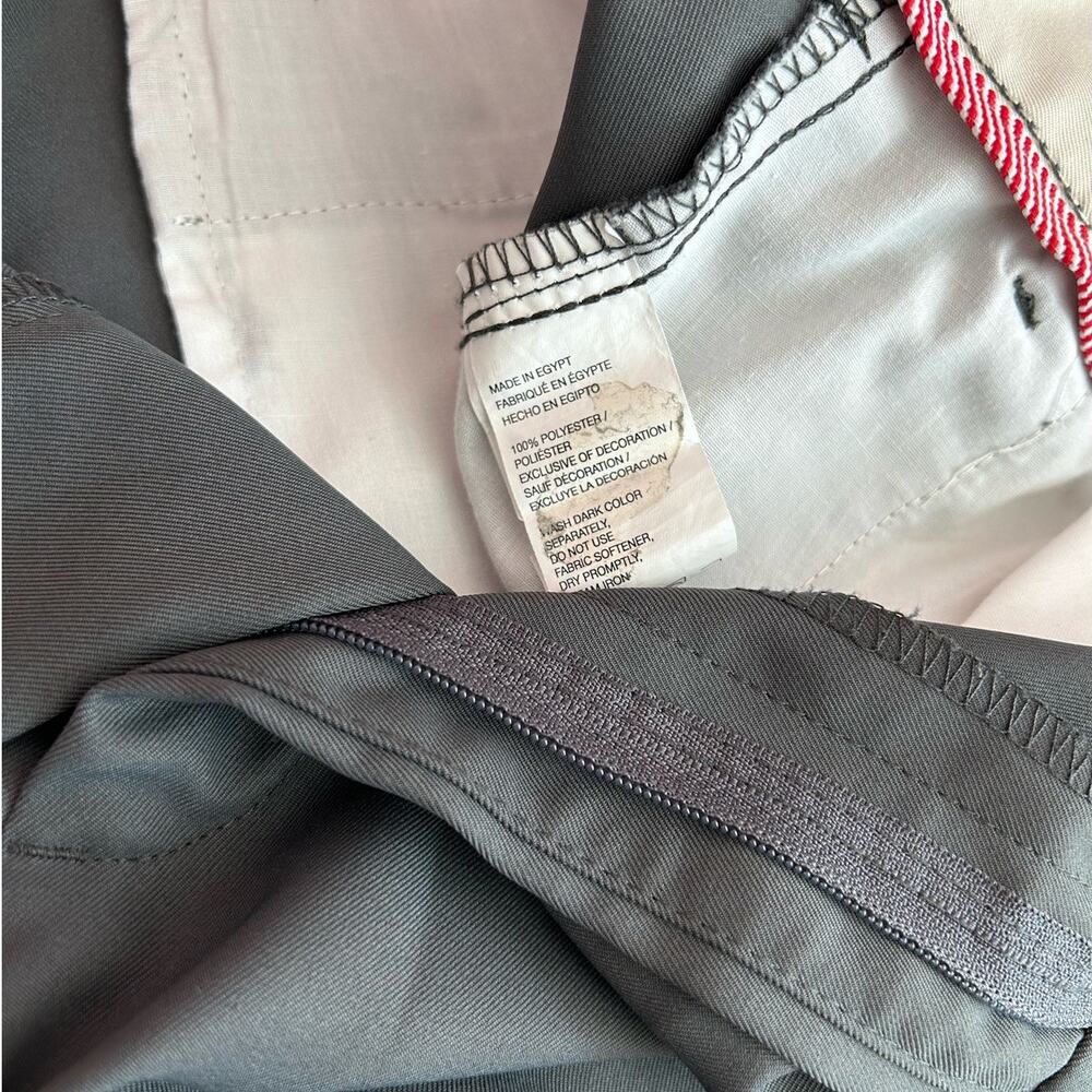 Izod Lightweight Solid Flat Front Dark Gray 10.5" Inseam Men Chino Short Size 33 - Picture 5 of 8